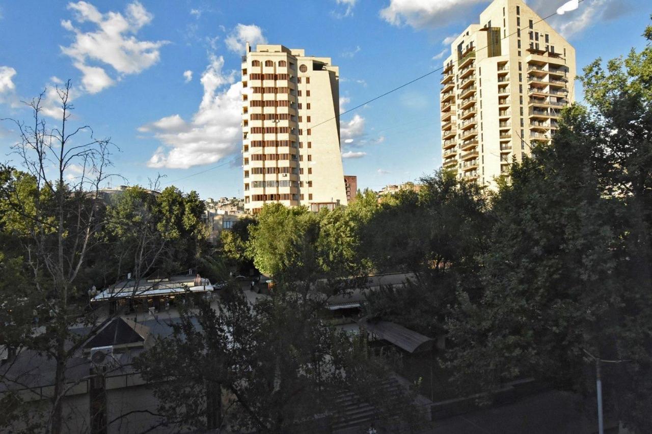 Beautiful Apartment Near The Republic Square Γιερεβάν Εξωτερικό φωτογραφία